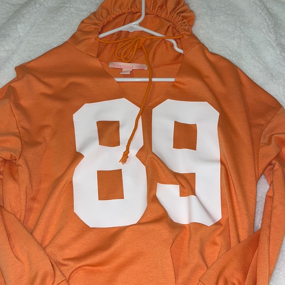 Only worn once. Orange t shirt hoodie size small.